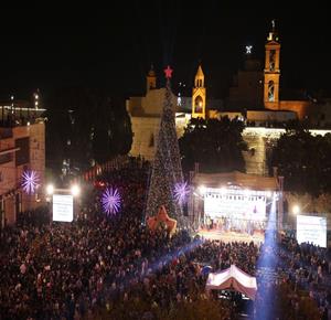  إضاءة شجرة الميلاد في بيت لحم (تصوير: أحمد مزهر/وفا)